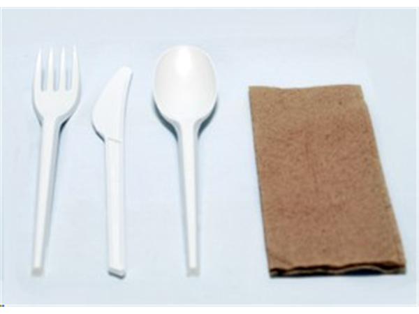 CJ. 500 UNDS. SET CUBIERTO CPLA: TENEDOR+CUCHILLO+CUCHARA+SERVILLETA MARRON