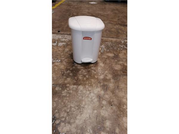 PAPELERA 12L BLANCA C/TAPA C/PEDAL